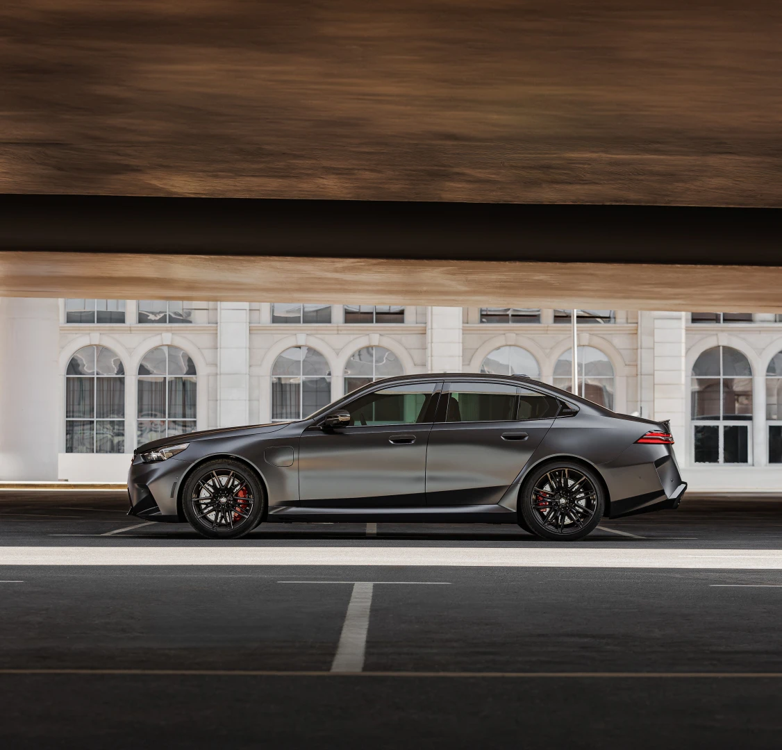 BMW M5 2024 - Sedan Car thumbnail NaN